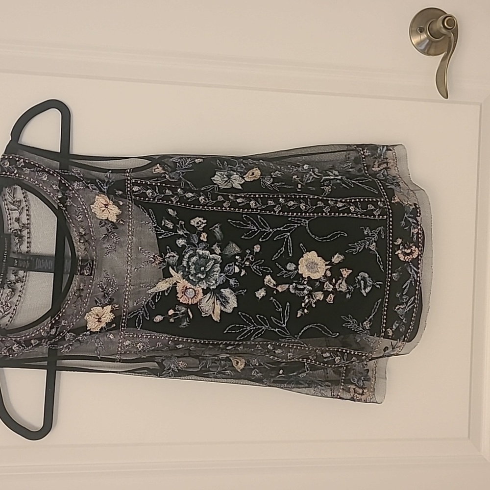 White house black market embroidery tank top size xsp
